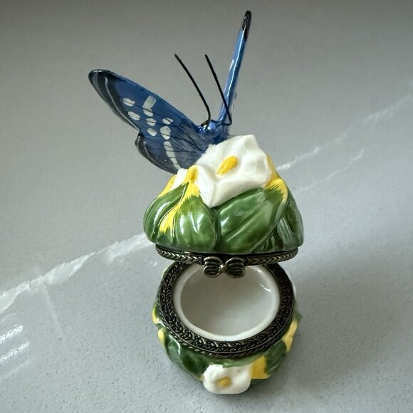 Vintage Butterfly On Calla Lily Trinket Jewelry Box Porcelain Hinged Opening - Picture 2 of 6